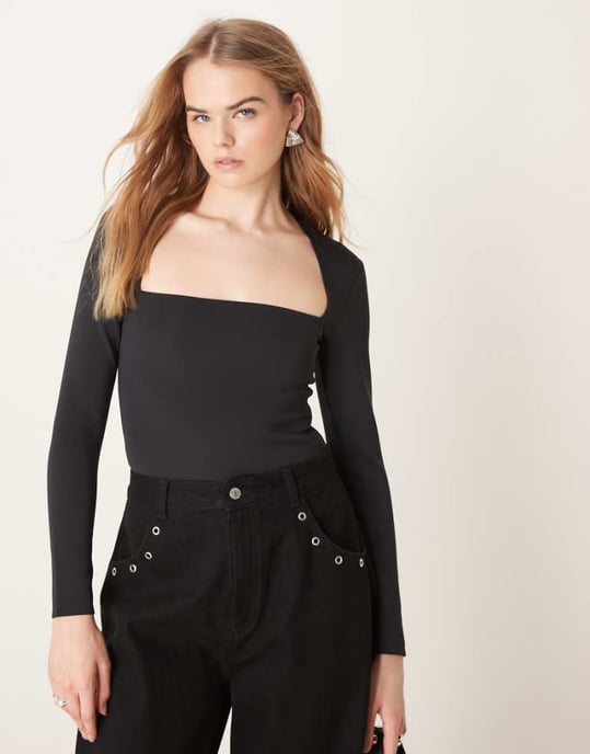 Abercrombie & Fitch fyrkantig hals body i svart - Image 1