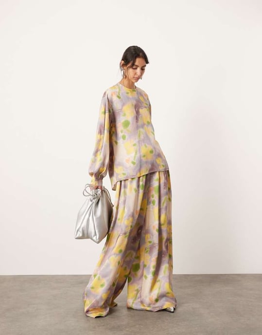 ASOS EDITION satäng långärmad topp set i suddig blommönster - Image 2