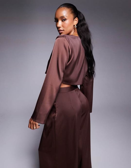 ASOS DESIGN kortad satinkoord skjorta i brun - Image 3