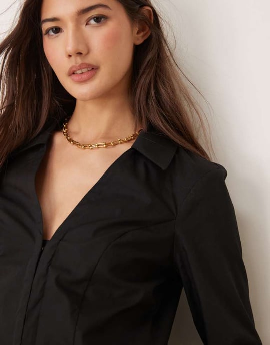Miss Selfridge poplinfigurande skjorta i svart - Image 4