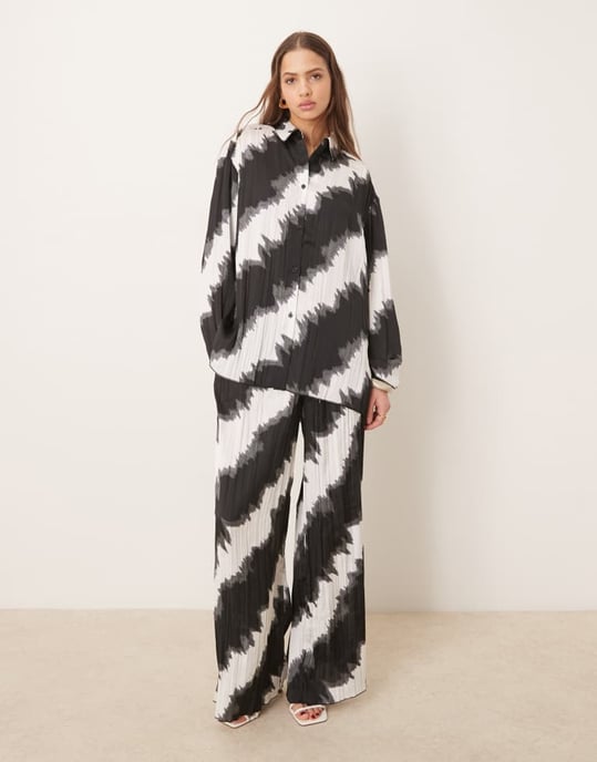 ASOS DESIGN plisse relaxed shirt co-ord in mono print - Image 2