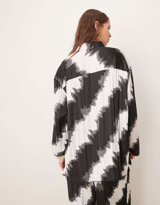 ASOS DESIGN plisse relaxed shirt co-ord in mono print - Image 4
