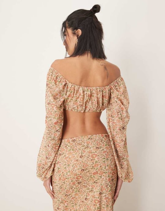 ASOS DESIGN co-ord långärmad kort croppad mjölkpiga topp i blommönster - Image 2
