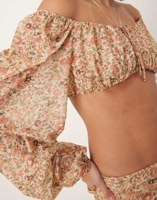 ASOS DESIGN co-ord långärmad kort croppad mjölkpiga topp i blommönster - Image 3