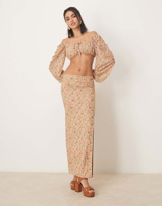 ASOS DESIGN co-ord långärmad kort croppad mjölkpiga topp i blommönster - Image 4