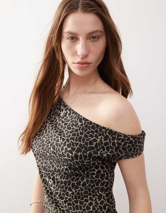 Motel jaridah giraffe print top in black and cream - Image 2