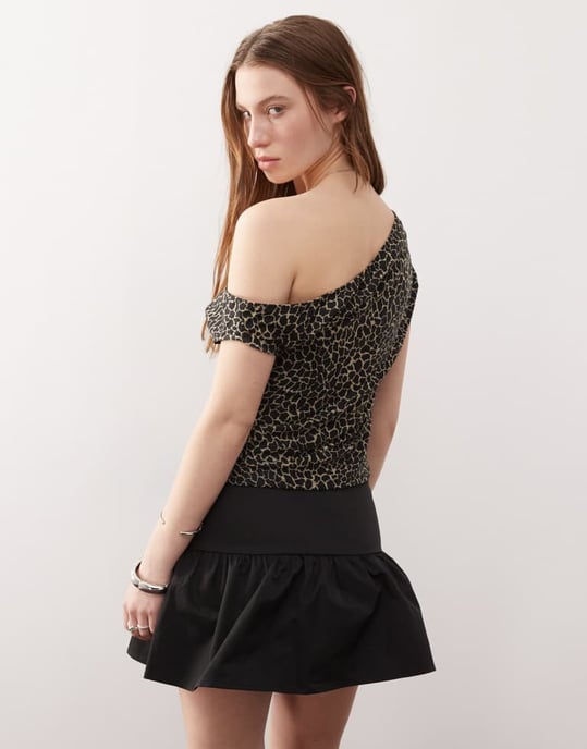 Motel jaridah giraffe print top in black and cream - Image 4