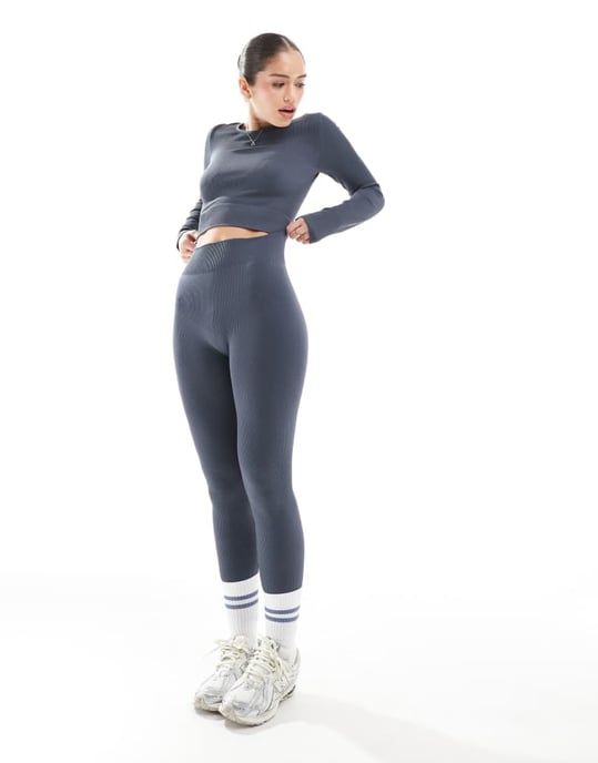 ENDAST sömlös tvåvägs crop top koord i tvättad blå - Image 3