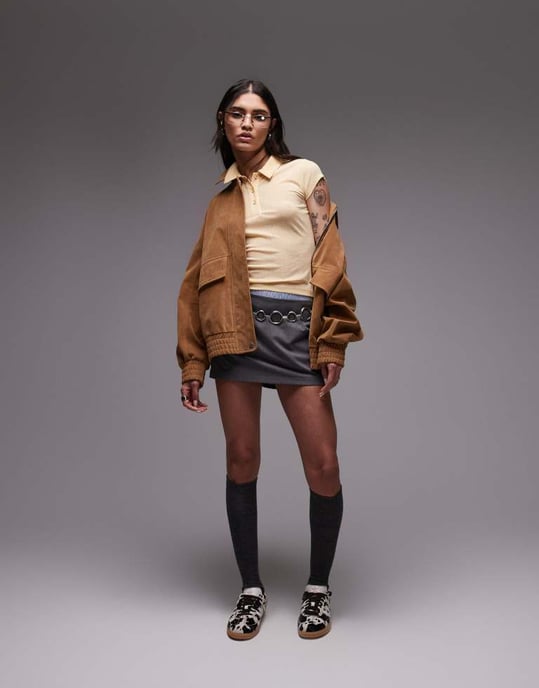 ASOS DESIGN polo t-shirt med kort ärm i smörmjölk - Image 2