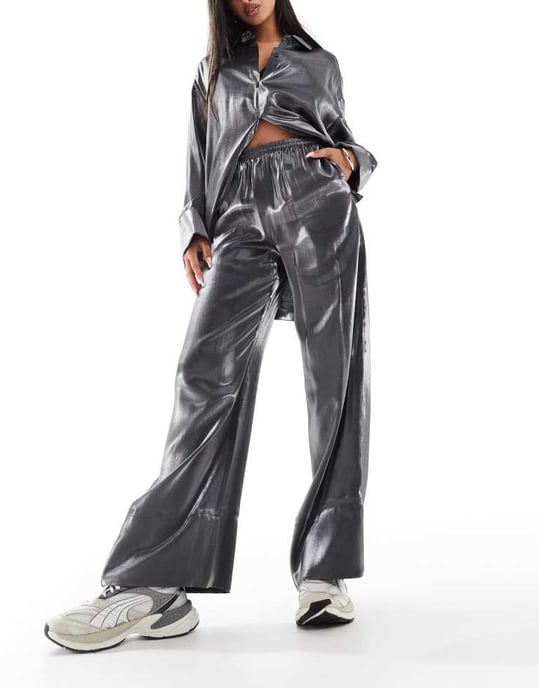ASOS DESIGN satinbyxa med resår i silverkoord - Image 2
