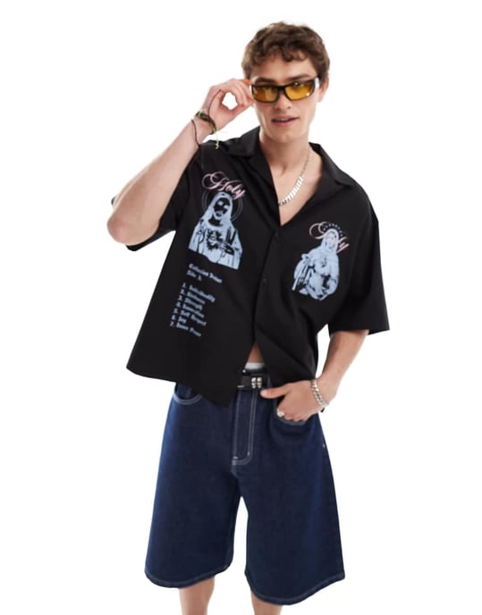 COLLUSION boxy t-shirt med korta ärmar och framtryck i svart - Image 4