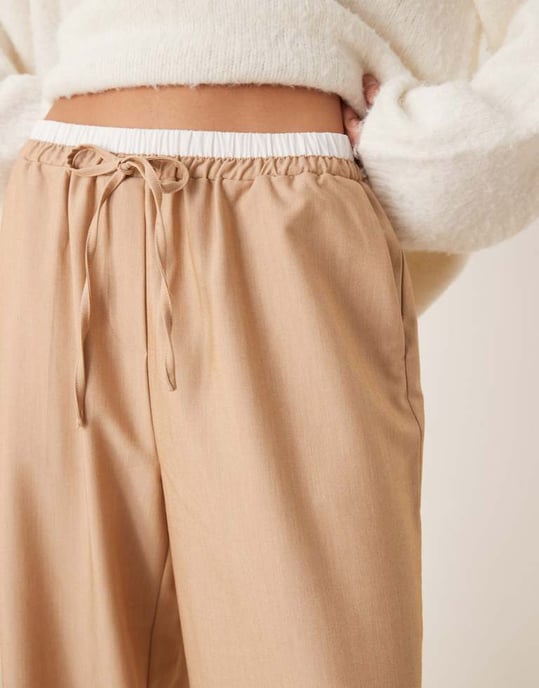 ASOS DESIGN byxor med dubbel midjeband i kamel - Image 3