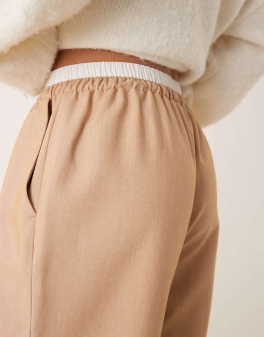 ASOS DESIGN byxor med dubbel midjeband i kamel - Image 4