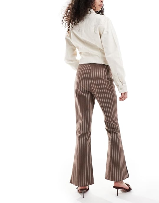ASOS DESIGN kickflare byxor i chokladrandig - Image 3