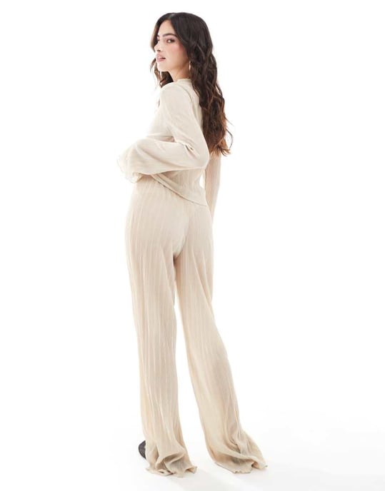 ASOS DESIGN plisserad byxa med fladdrande nederkant i champagne - Image 3