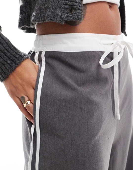 ASOS DESIGN byxor med kontrastpanel i grått - Image 4
