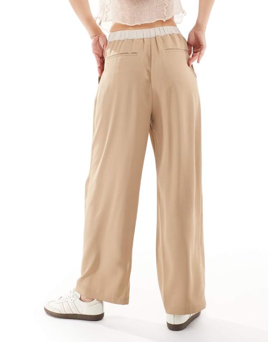 ASOS DESIGN cropped byxor med resårlinning och kontrasterande midja i kamel - Image 3