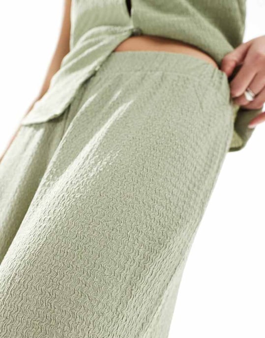 Vero Moda strukturerad jerseybyxa med delad ben i tegrön - Image 3