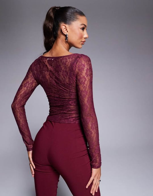 ASOS DESIGN genomskinlig spets asymmetrisk topp i vinröd - Image 3