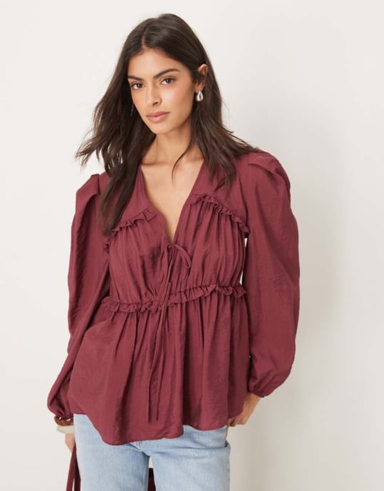 ASOS DESIGN topp med knytning och rynkdetaljer i bourgogne - Image 1