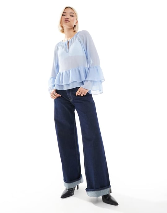 Pieces genomskinlig blus med volangdetaljer i boho-stil i ljusblått - Image 3