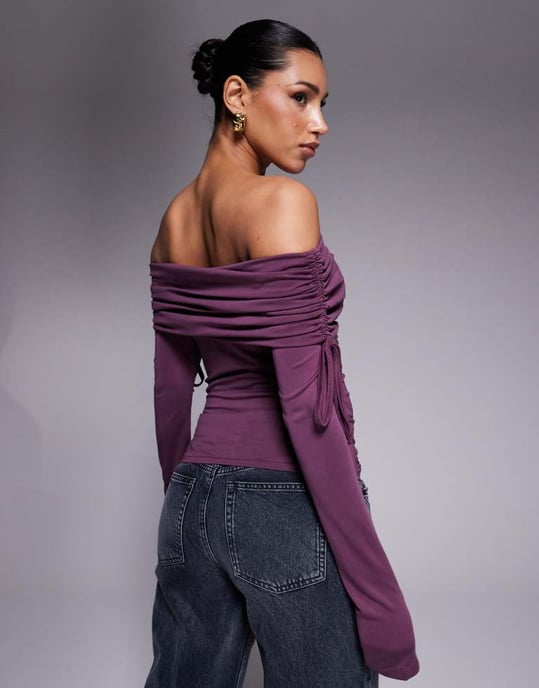 ASOS DESIGN mjuk handtag off shoulder rynkad långärmad topp i burgund - Image 4