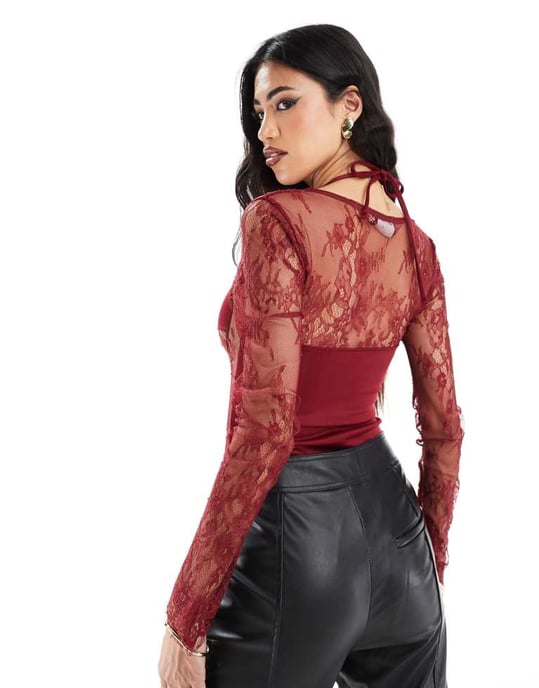 ASOS DESIGN bodysuit med spetsinsats och shrug-detalj i burgundy - Image 2
