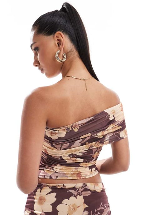 ASOS DESIGN koord slinky rynkad top med en axel i brun blommig tryck - Image 4