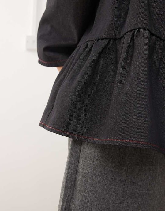 COLLUSION denimballongärmad peplumtop i tvättad denim - Image 4