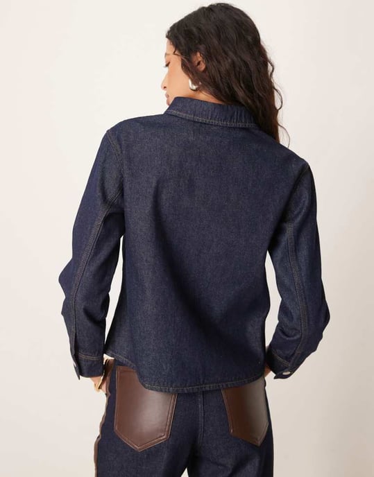 ASOS DESIGN denim oversize skjorta med leopardtrycksficka i indigo - Image 3