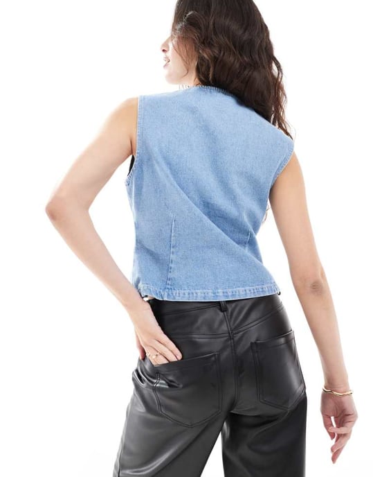 ASOS DESIGN denim topp med rynkad byst i mellanblått - Image 4