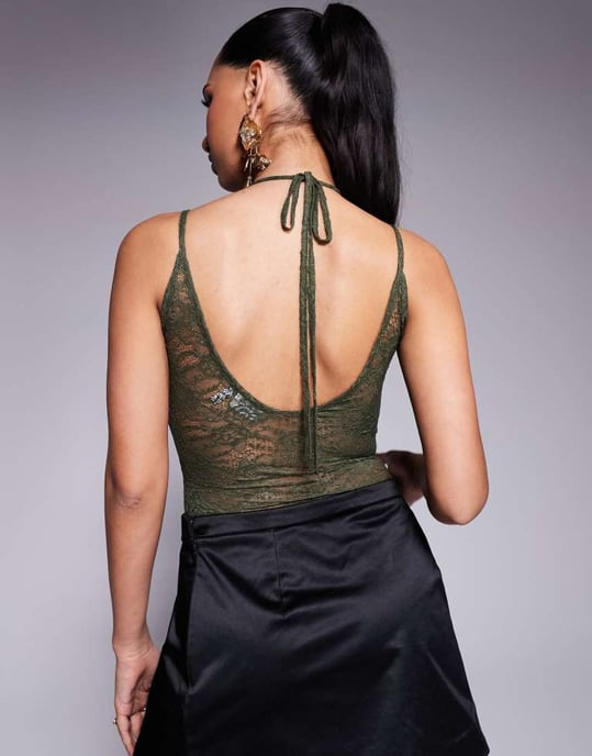 ASOS DESIGN racerback lager på lager spets bodysuit i khaki - Image 4