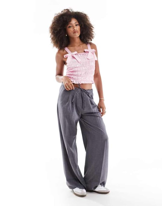 ASOS DESIGN satinsträckt topp med rosett i rosa - Image 2