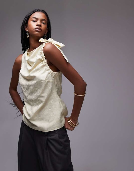 Topshop jacquard ruch axelbandlös topp i smörmjölk - Image 1