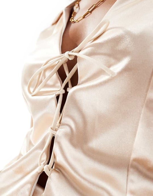 ASOS DESIGN koord satin långärmad topp i ljusguld - Image 4