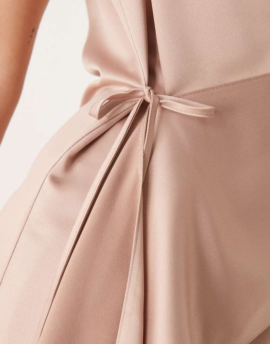 ASOS DESIGN satin omslagsöverdel i ljusrosa - Image 2