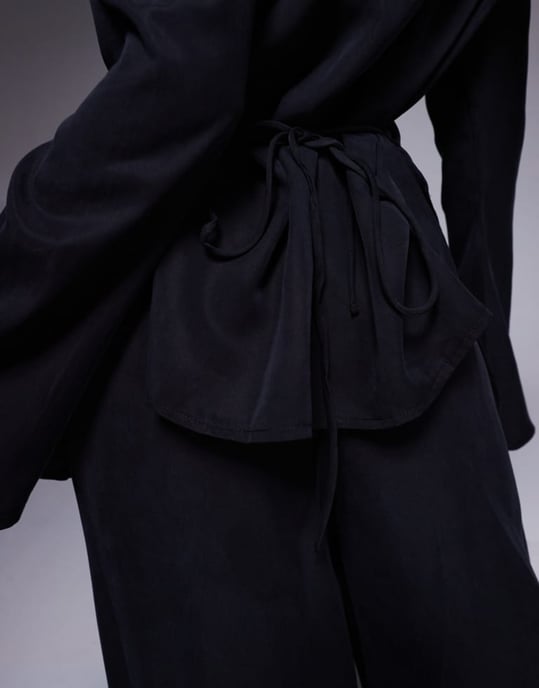 ASOS DESIGN mjuk långärmad topp i tvättad svart - Image 3