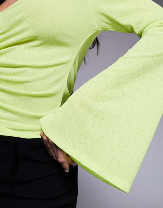 ASOS DESIGN mesh djup v-ringad topp med rynkad mittdel i lime - Image 4