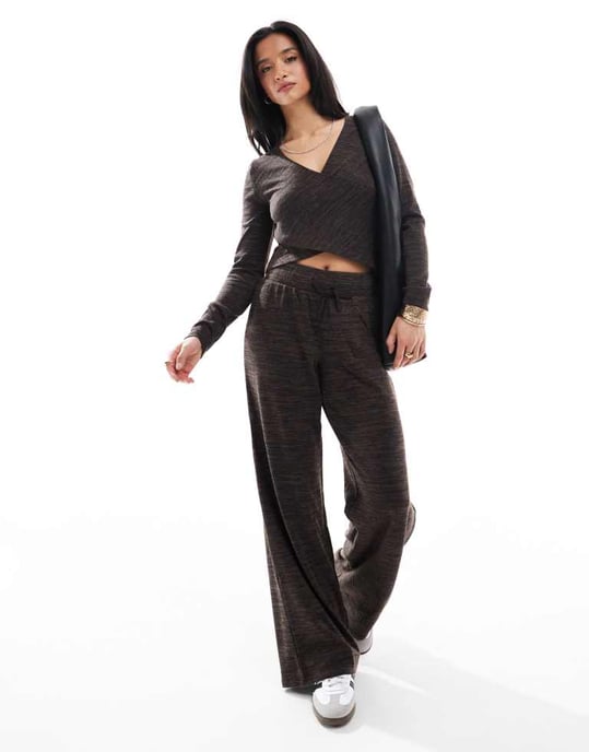 Vero Moda Petite korskorsad jersey-top i chokladmelange - Image 2