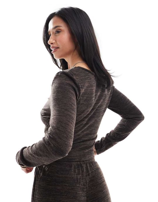 Vero Moda Petite korskorsad jersey-top i chokladmelange - Image 3