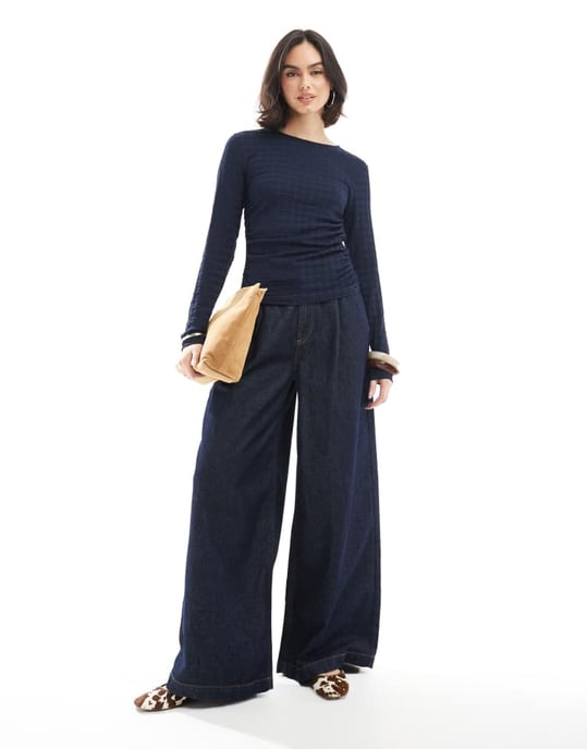 Vero Moda texturerad rynkad långärmad topp i marinblå - Image 4