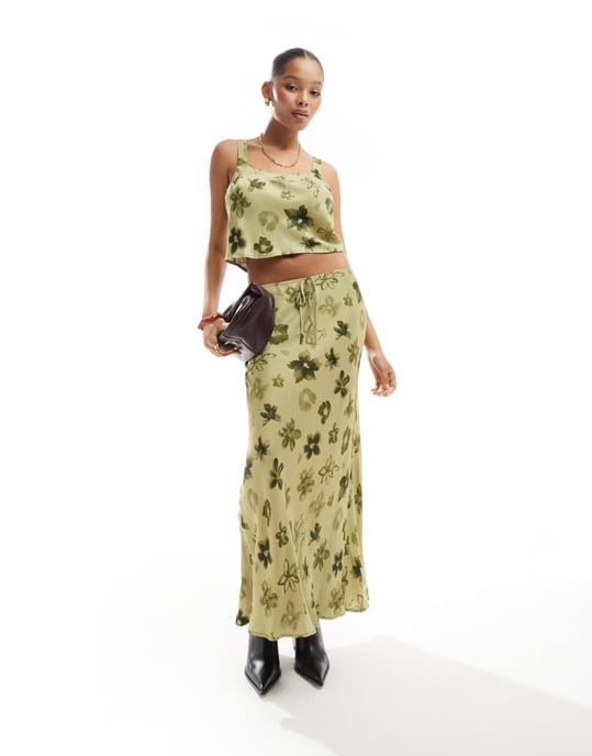 ASOS DESIGN scoop neck snedskuren topp i gröna blommor - Image 3