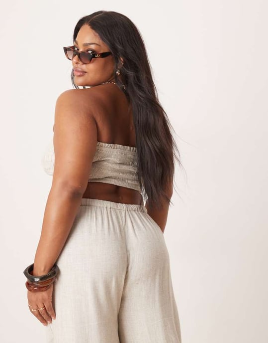 ASOS DESIGN Curve Isabel mix & match linneblandning smockad bandeau strandtop i naturlig - Image 2