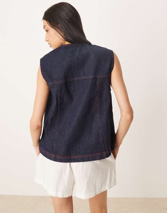 ASOS DESIGN denimväst med röd kontrastsöm i tvättad färg - Image 4