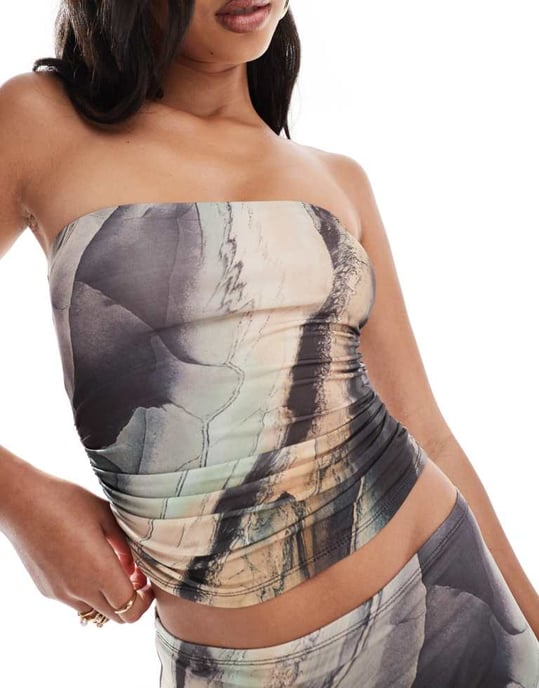 ASOS DESIGN co-ord slinky bandeau topp i jordnära marmortryck - Image 3