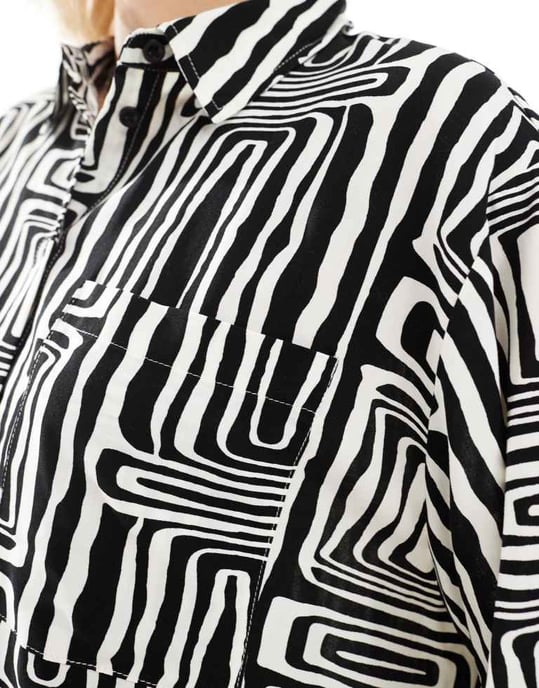 ASOS DESIGN kortärmad skjorta i mono tryck - Image 4