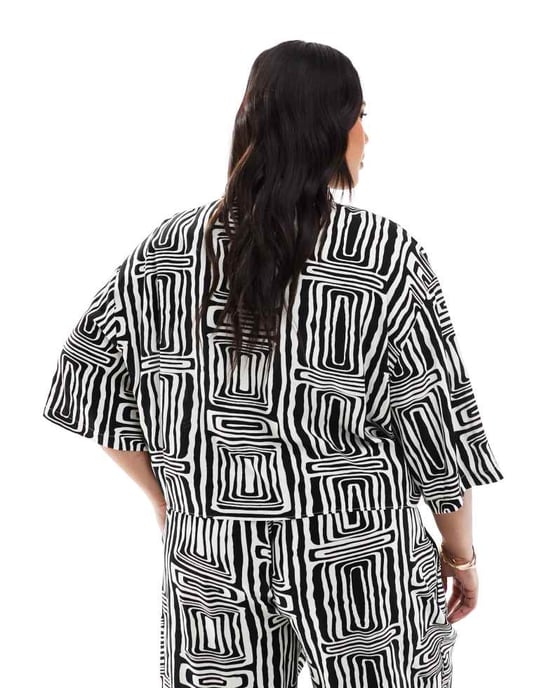 ASOS DESIGN Curve cropped shirt co-ord in mono print - Image 2