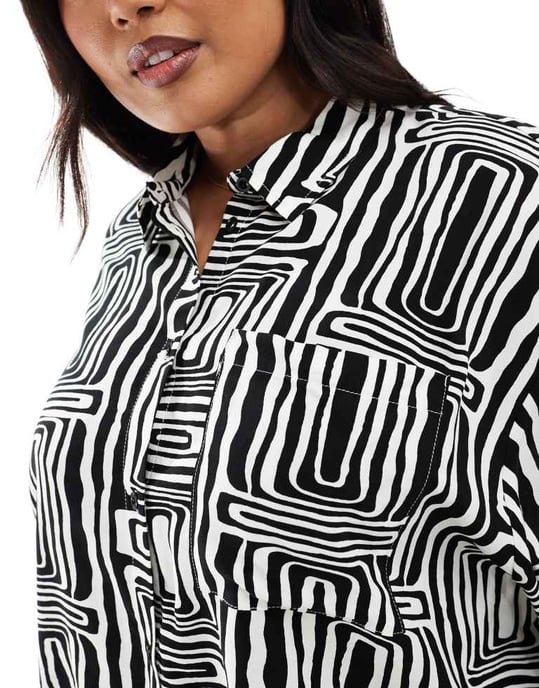 ASOS DESIGN Curve cropped shirt co-ord in mono print - Image 4
