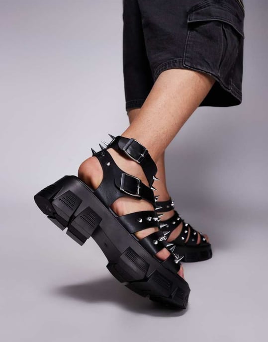 ASOS DESIGN gladiatorsandaler med nitar på tjock sula i svart - Image 3