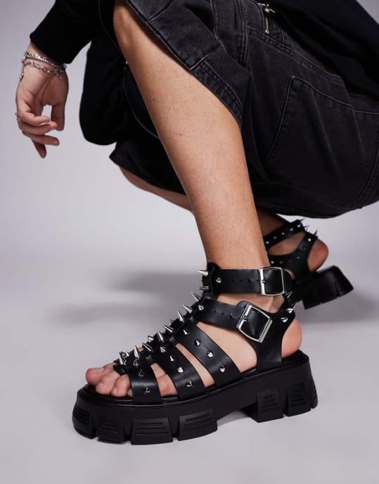 ASOS DESIGN gladiatorsandaler med nitar på tjock sula i svart - Image 4